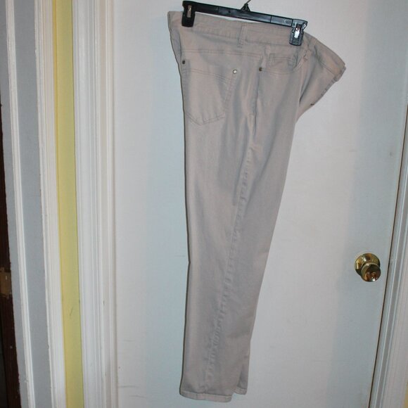 Bandolino Women's Pants - Cream - Picture 1 of 5
